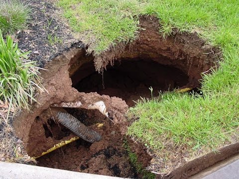 Meteor land in small neighborhood