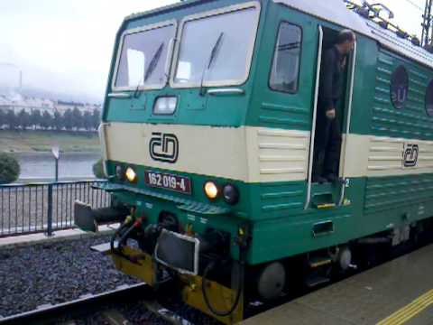 R 772 Ze stanice Praha hl.n. do stanice Děčín hl.n.