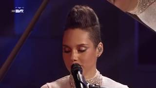 Alicia Keys &amp; Emili Sande &quot;Not Even A King&quot; Duet Live