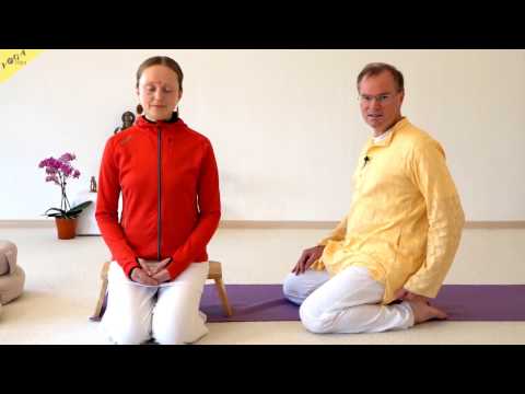 Vajrasana - Kniesitz und Fersensitz für Pranayama und Meditation