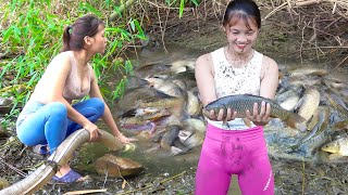 Download lagu Wild Fishing, Traditional Fishing with Net, Survival Fishing, How to Set a Fish Trap | Mai Fishing mp3