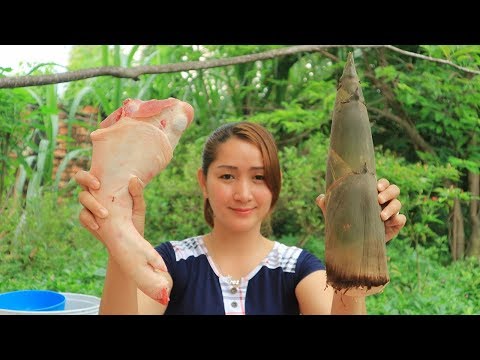 Yummy Bamboo Shoot With Pork Leg Soup - Bamboo Shoot With Pork Leg Cooking - Cooking With Sros Video