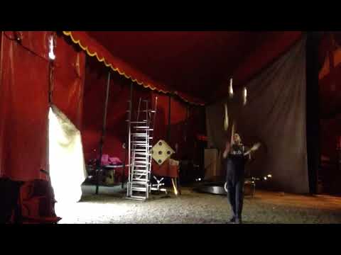 World record 5 clubs overheads 33 catches jugglin giocoliere Malabarista