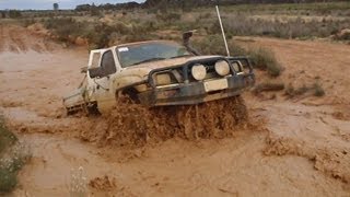 preview picture of video 'Hilux's in the Mud @ Loveday 2012'