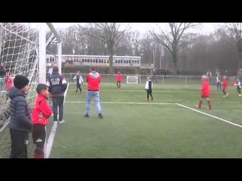 Kampioenswedstrijd VVZa F1 - AFC Quick F1 1e helft   7-12-2013