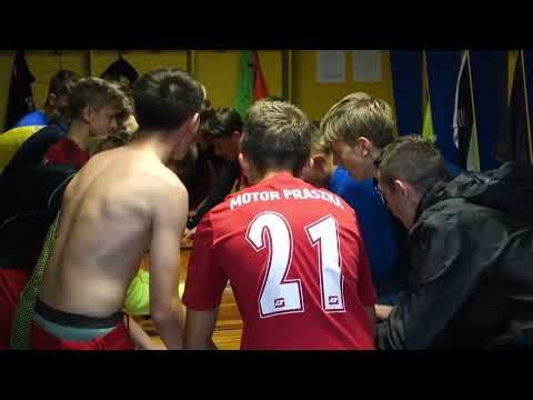 7.10.23r. radość drużyny trampkarzy Motoru Praszka po wygranych derbach