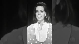 Liza Minnelli about the time she performed with her mother Judy Garland #lizaminnelli #judygarland