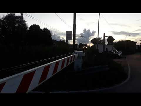 Transito Rock al passaggio a livello di Via delle Volpi lato Nord #1