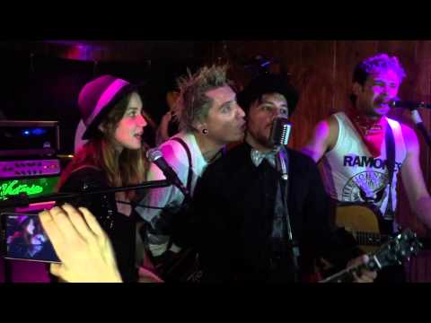 Tio Che Além (Live at Spades Café)