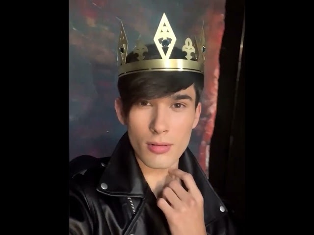 Vídeo relacionado con Royal King Crown - Tiaras de metal para hombre, diseño de corona de príncipe para Navidad, boda, baile, concurso, fiesta de cumpleaños, fotografía, M, Metal, Cristal