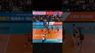 Download lagu Tikungan tajam Mega 😅, amazing spike #redsparks #megawatihangestridikorea #spikebledos mp3