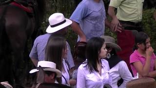 preview picture of video 'Cavalcade Pijao 110 years, beautiful women, touring the Quindio, Colombia 50'