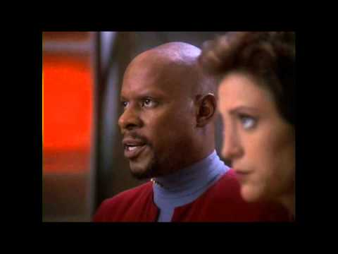 Star Trek Deep Space 9 - Original Screen Used DS9 Model and Weapons