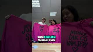 Růžová dámská Plus Size mikina s autorským motivem VŠECHNY JSME KRÁSNÉ