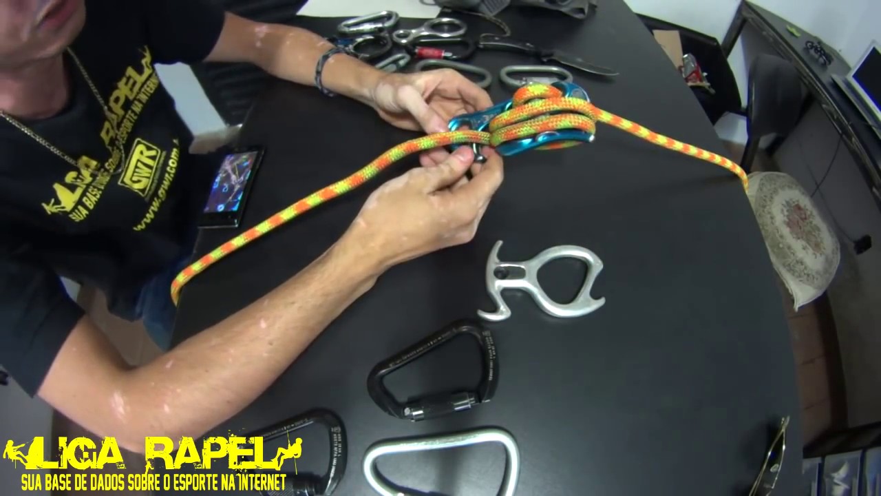 Mosquetões e Freios mais comuns usados na prática do Rapel / About carabiners and descenders