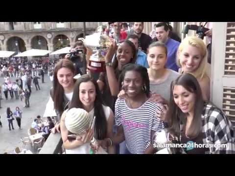 Perfumerías Avenida celebra el triplete con su afición en Salamanca
