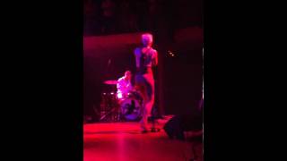 Robyn - Cry When You Get Older (LIVE)