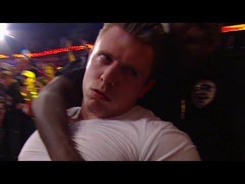 Awesome Truth interrupt the main event: Hell in a Cell 2011