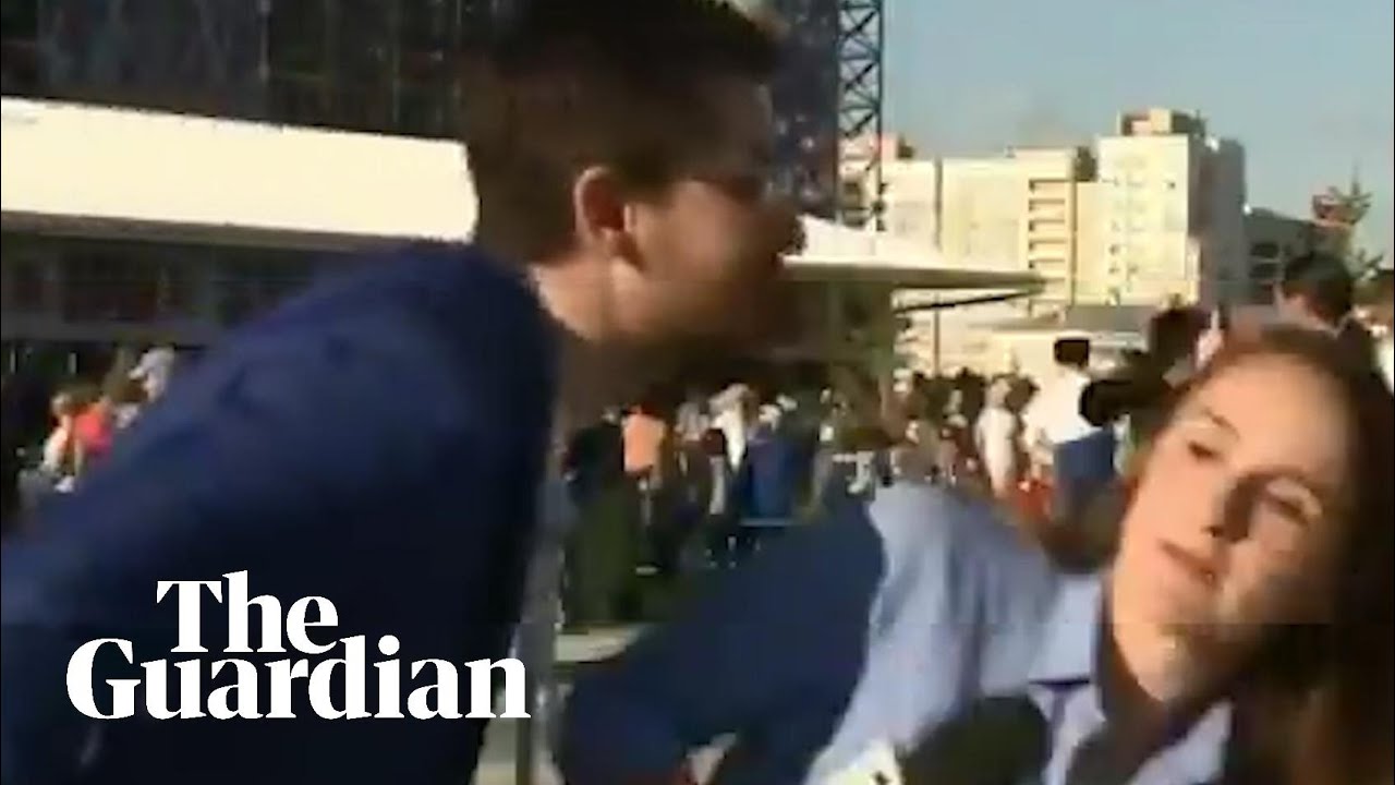 Journalist tells off fan who tries to kiss her during World Cup report thumnail