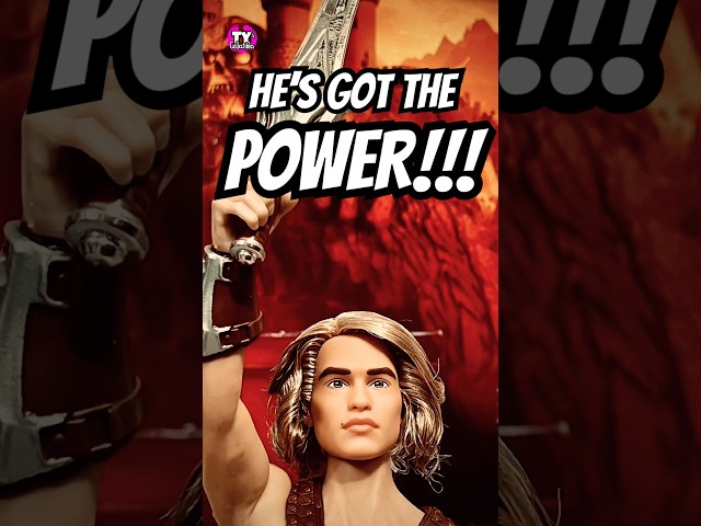 Vídeo relacionado con Barbie Signature Ken He-Man Muñeco Coleccionable con arnés de Batalla, Espada, Soporte para el Juguete y Embalaje Expositor, temática de la película de Motu, JJY03