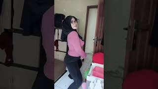 Download lagu Tante pulen baju pink goyang hot live tiktok bigo mp3
