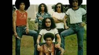 Download lagu Apuse Kokondao - Black brother mp3 Download lagu Apuse Kokondao - Black brother mp3