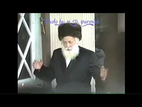 הַנֵּרוֹת הַלָּלוּ קֹדֶשׁ הֵם • כ"ק אדמו"ר מסקולען זצ"ל בהדלקת נר חנוכה בשנים קדמוניות