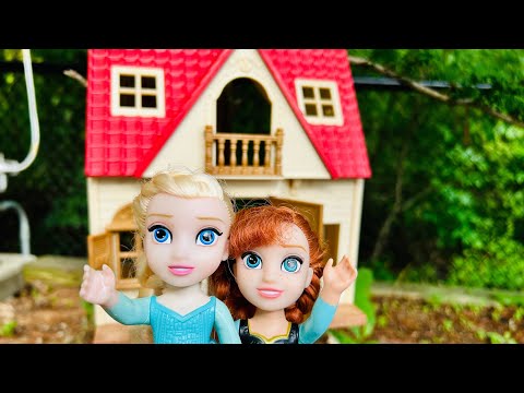 Elsa & Anna toddlers TREE HOUSE ! Barbie gives a surprise - fun - play - decorating