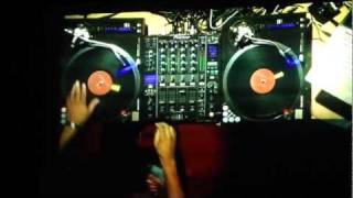 DJ JEFF BASS - Final Redbull Thre3style 2011 @ Beco203, São Paulo, SP