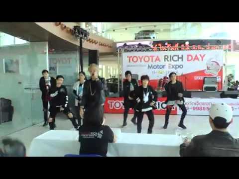 151212 iKON - AIRPLANE + RHYTHM TA cover by eKle @ TOYOTA RICH DAY