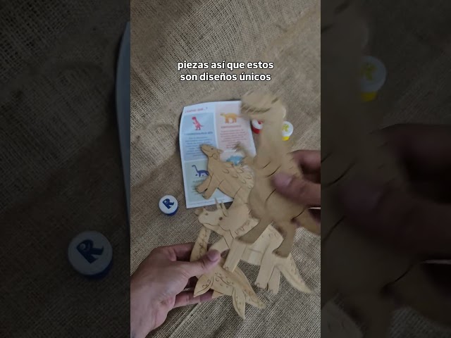 Vídeo relacionado con Baker Ross Llaveros de Dinosaurio de Madera para Colorear AT671 (paquete de 10) para proyectos de arte y manualidades para niños, surtidos