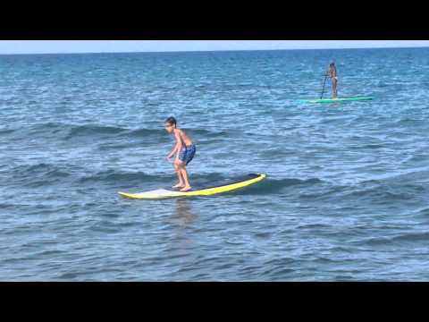 Bernardo Munk en su primer intento de surf