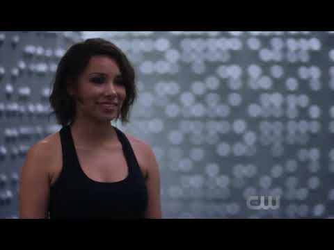 The Flash 5x01 'Nora' - Nora tells Barry the truth about his future.