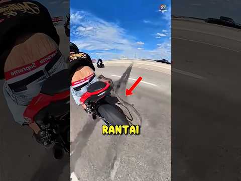 Rantai motor balapnya putus ‼️😱