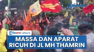 Situasi Keos Sempat Terjadi saat Demo di MH Thamrin, Massa & Aparat Ricuh Dipicu Aksi Pembakaran