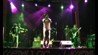 "IL MOMENTO GIUSTO" / "NON E' FACILE" Stornarella 14-8-2009 FABRIZIO MORO v2 LIVE