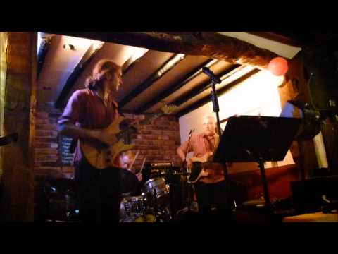 Remi Harris, Clive Rainbow & Ben Salmon at The Queens Heads Wolverley - 08-05-‎2012