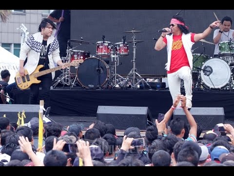 Candil In The Rockalisasi Bunderan HI. 4 12 2016