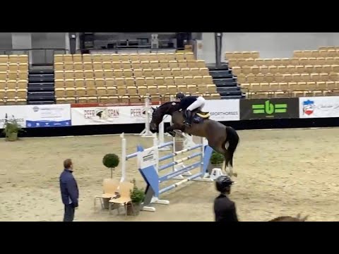 Chezarro v. Casall und Jayke Junge Platz 2 im M*-Springen Neumünster