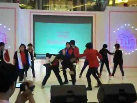 [CUT] 120623 ZUZU Siwon's handstand - Mr. Simple