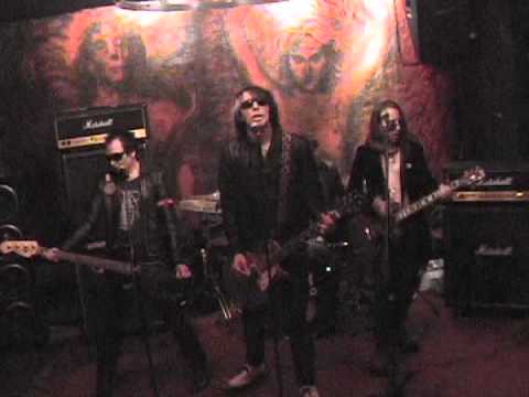 The DeRellas - She's a Pistol