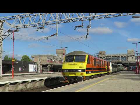 Class 90014 & 90009 & 66558 ~ At Speed ~ Freightliner ~ Stafford - 14.07.2021