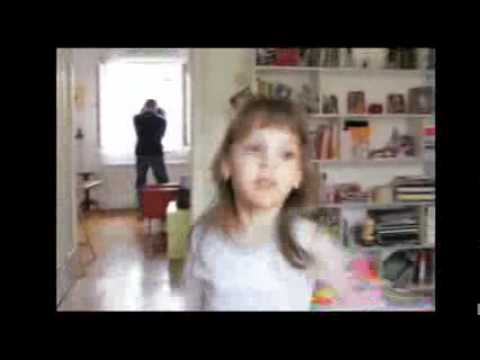 Čovek pao sa prozora u Beogradu--žena sve snimila