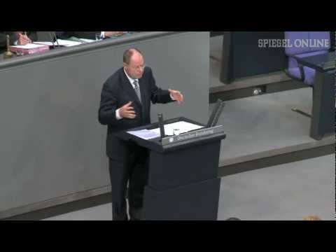 Rededuell im Bundestag: Steinbrück wirft Merkel Doppelspiel vor | DER SPIEGEL