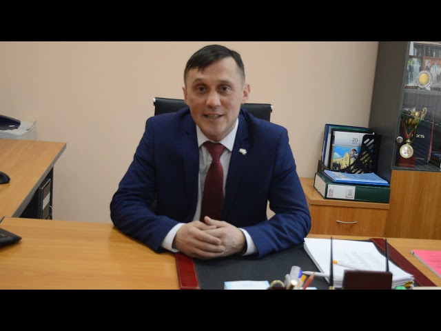 Начальник Управления Пенсионного фонда по Камско-Устьинскому и Апастовскому районам Ильмир Гильмутдинов поздравляет милых дам