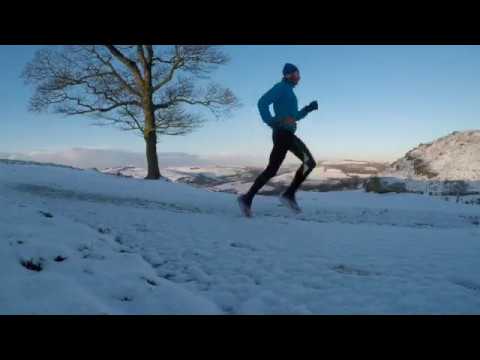 A snowy Peak District Trail Run along Baslow and Froggatt Edge