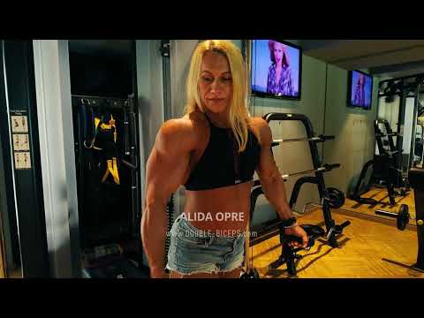 Alida Opre training and posing in her best shape