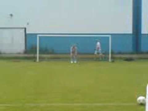 Ralle missar målet.