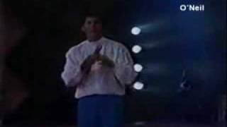 Apagó La Luz Lyrics English Translation
