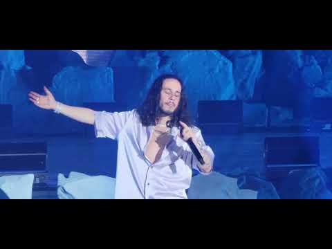 Russ performing 3:15 (Breathe) in Seattle and gets emotional.